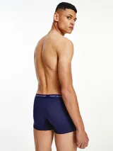 Pack de tres bóxers azul marino de algodón elástico con cintura elástica con logo de Tommy Hilfiger.