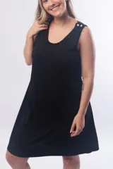 Camisón maternal sin mangas, color negro, con cuello redondo y detalle de botones en los hombros para facilitar la lactancia. Diseño holgado y cómodo.