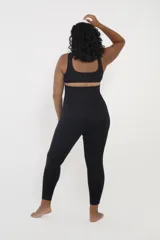 Calza negra de lycra con faja alta modeladora.
