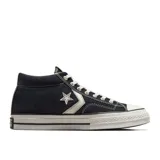 Championes de media caña Converse Star Player 76 Mid, color negro con detalles en blanco.