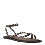 Sandalias planas Miss Carol Hessa color marrón, con tiras finas decoradas con tachas y ojalillos metálicos plateados, y tira ajustable al tobillo.