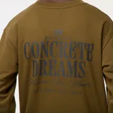 Buzo de felpa de cuello redondo, color verde militar (kaki), con estampado sutil en el pecho.