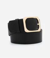 Cinturón de mujer ancho de color camel, confeccionado en poliuretano (PU) con una hebilla metálica cuadrada de color dorado.