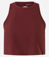 Musculosa deportiva de corte box, confeccionada en microfibra texturizada de poliamida y elastano. Presenta cuello redondo y un recorte circular en la espalda, ofreciendo ligereza y secado rápido.