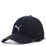 Gorro tipo gorra deportiva Puma, color negro con logo plateado reflectante en el frente y borde de la visera en color gris.