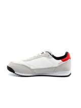 Championes Umbro Omni de hombre, color negro con detalles en rojo brillante en el logotipo lateral. Entresuela blanca y suela de goma tipo trampa.