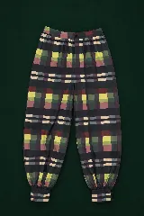 Pantalón de tiro alto confeccionado en nylon con estampado de cuadros geométricos multicolor, corte holgado y puños elásticos abotonados en los tobillos.