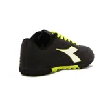 Championes de fútbol Diadora Halley TF, color negro con detalles en amarillo flúor y logo en blanco.