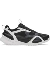 Championes de entrenamiento Under Armour modelo W Reign XT, diseñados para agilidad y estabilidad. Presentan una combinación de colores negro, blanco y gris, con entresuela de doble densidad y estructura superior de TPU para mayor contención.