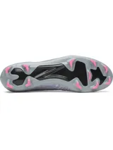 Championes de fútbol Under Armour Shadow Pro 4 FG, diseño en tonos grises, celestes y negros con detalles en rosado. Empeine textil ligero con cuello y lengüeta de punto, plantilla de EVA y suela con tacos diseñados para césped natural.