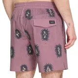 Short de baño rosa con estampado de formas tribales oscuras, cintura elástica con cordón negro ajustable.