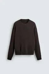 Jersey de corte relajado confeccionado en tejido de algodón. Presenta cuello redondo, manga larga y acabados en rib en puños, cuello y bajo.