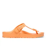 Sandalias Birkenstock modelo Gizeh Eva, color naranja, de goma eva, con tira entre los dedos y hebilla ajustable.
