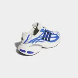 Championes Adidas Adistar XLG 2.0 inspirados en el estilo de running de los años 2000. Combinan base de malla blanca con estructura moldeada de RPU en color azul, detalles negros en las icónicas tiras laterales y toques plateados. Cuentan con amortiguación Adiprene en el talón.