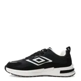 Championes deportivos Umbro modelo Refine, color negro con detalles en blanco, con el logo de la marca en los laterales.