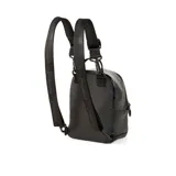 Mochila Puma de mujer, color negro charol con logo dorado. Cuenta con un bolsillo frontal y correas de hombro desmontables.