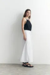 Maxi falda blanca de popelina con cintura elastizada.