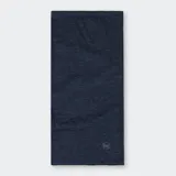 Cuello multifuncional confeccionado en 100% lana merino de color azul oscuro melange. Prenda ligera y suave diseñada para la regulación térmica y resistencia natural a los olores.