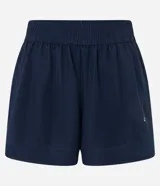 Bermuda runner deportiva Get Over de microfibra ligera color verde lima, con cintura elástica y diseño con textura microperforada.