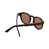 Lentes de sol redondos con marco de acetato negro y lentes marrones. Patillas de madera.