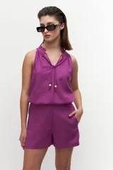 Short de lino color magenta, con bolsillos laterales.