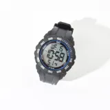 Reloj digital Q&Q con correa de silicona negra y bisel con números.