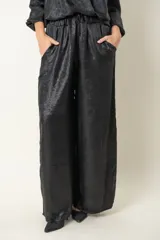 Pantalón palazzo dorado con cintura elastizada.