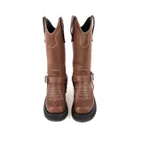 Bota de caña alta confeccionada en cuero vacuno engrasado color chocolate con efecto desgastado. Presenta bordados artesanales en la caña y el empeine, y cuenta con un sistema de correas con hebillas metálicas desmontables. Posee una suela track de goma negra de estilo robusto.