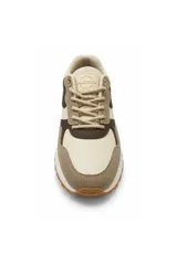 Zapatilla combinada en tonos beige, marrón y verde, con diseño acordonado, detalles en contraste y suela de goma con relieve.