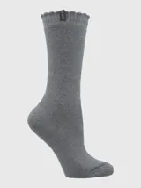 Calcetín de largo medio en color gris melange, confeccionado en tejido grueso con puño suave y detalle de etiqueta con logo en la parte superior.
