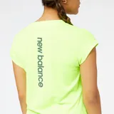 Remera deportiva color verde flúor de manga corta con logo de New Balance en el pecho y tecnología N-Vent. Ideal para running y trail running.