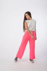 Pantalón verde de morley, corte recto y bolsillos laterales.