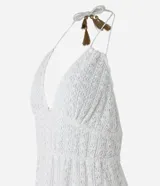 Vestido midi blanco de encaje con escote en V, espalda abierta y lazos traseros.