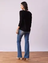 Buzo tejido color salmón de hilado fino, marca Cable & Gauge. Escote redondo con calados. Manga ¾, modelo dolman con aplique de botones dorados.