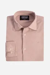 Camisa de manga larga lisa color rosa con textura.