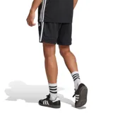 Short deportivo Adidas Tiro Es color negro con tres tiras blancas a los costados y logo de la marca en la pierna izquierda.