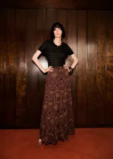 Polo de manga corta con textura gofrada, cuello clásico y cierre frontal de botones. Confeccionado en tejido de punto fino.