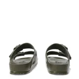 Sandalias Birkenstock modelo Arizona, color verde oliva, confeccionadas en material sintético resistente al agua. Presentan dos tiras ajustables con hebillas grabadas y plantilla anatómica.