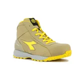 Bota de seguridad Diadora modelo Glove MDS Mid, color beige con detalles en amarillo vibrante. Presenta cordones amarillos, suela con tecnología de amortiguación y refuerzo en la puntera. Diseño robusto con logo de la marca en el lateral.