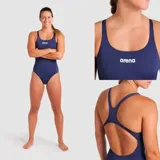 Malla enteriza de natación Arena Team Swimsuit Pro, color azul marino, con tirantes anchos y espalda deportiva. Presenta el logo de la marca en contraste en el pecho.