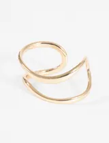 Pulsera tipo cuff rígida de metal dorado, con diseño abierto y dos bandas curvas entrelazadas de grosor uniforme.