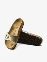 Sandalias Birkenstock modelo Madrid BF, color dorado metálico, con tira única ajustable con hebilla metálica y plantilla anatómica de corcho y látex. Suela de goma EVA.