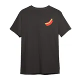 Remera de manga corta color gris oscuro, con cuello redondo y un pequeño estampado de un pancho (hot dog) en el pecho.