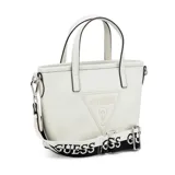 Cartera tipo tote de Guess modelo Keira, color blanco, de diseño estructurado con doble asa superior y correa ajustable con el logo de la marca impreso en contraste. Cuenta con el logo triangular de Guess grabado en la parte frontal y herrajes metálicos plateados.