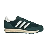 Championes adidas SL 72 RS de color verde oscuro, con diseño retro inspirado en las icónicas SL 72 de 1972. Presentan una capellada textil con superposiciones de gamuza, las clásicas tres tiras laterales en blanco, detalles en el talón del mismo color y una suela de caucho con mediasuela de EVA de amortiguación ligera.