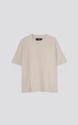 Remerón de algodón premium color beige claro, con corte extra oversize, hombros caídos y cuello redondo rib al tono.