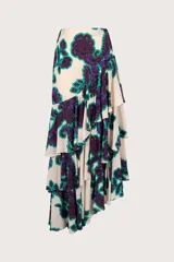 Falda larga de corte asimétrico con estampado floral en tonos morado, verde y blanco. Presenta volados en capas y cintura alta.