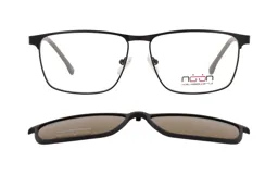 Anteojos de receta con armazón metálico negro de forma rectangular y clip-on solar polarizado desmontable.