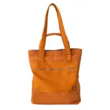Bolso tote color naranja con bolsillo frontal con cierre y logo de la marca en la esquina inferior.
