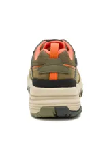 Championes Caterpillar modelo Grapple Leather, color verde oliva con detalles en naranja y suela beige. Presenta un diseño robusto con materiales combinados, cordones al tono y logo de la marca en el lateral.